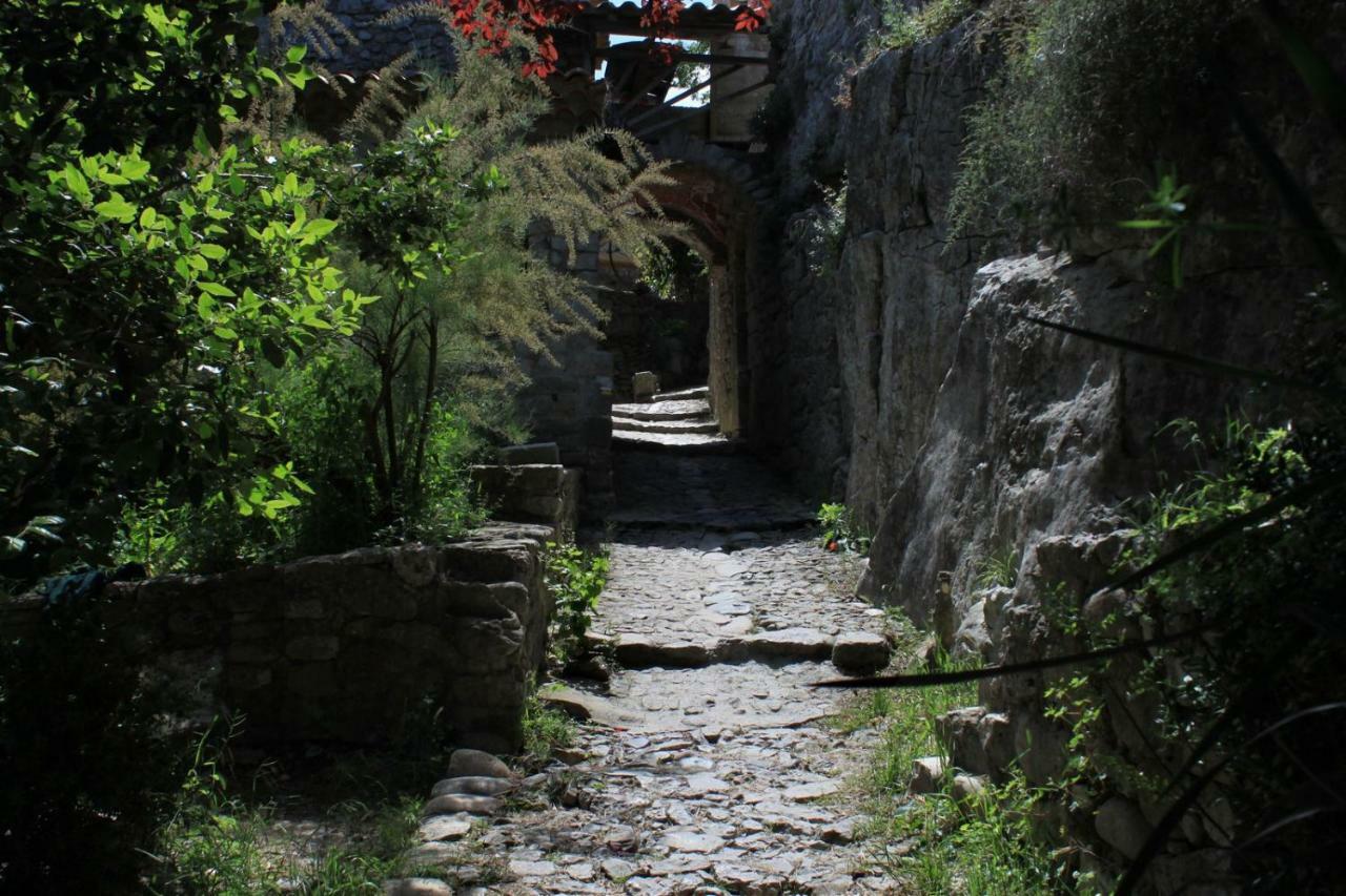 Mas Des Falaises Saint Alban Auriolles 외부 사진